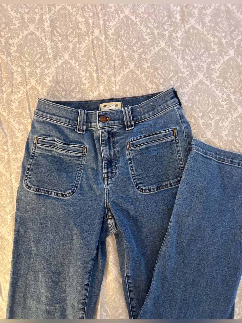 Madewell - mid rise kick out  Jeans in Classic Blue Denim